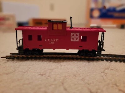 HO Scale, TYCO # 3283, 40'  CABOOSE, Santa Fe, Original TYCO Box - Image 1 of 4