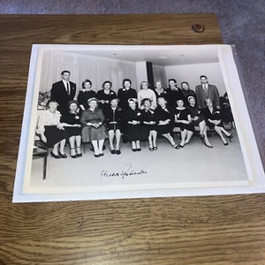ELEANOR ROOSEVELT im Gruppenfoto signiert 8x10 Unterschrift ist leicht wackelig - Bild 1 von 3