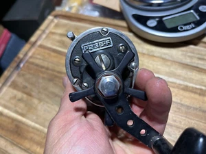 Carrete de pesca Carl Newell P-235-F (25416) - Imagen 1 de 8