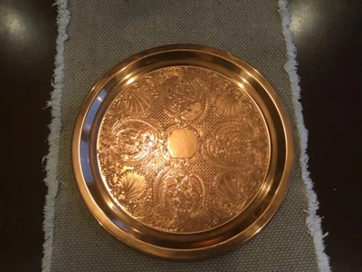 Bandeja de servir cobre diseño floral occidental y pergamino 12 1/2 pulgadas de diámetro Foto 1 de 4