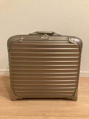 Mala de transporte Rimowa Topas Titanium Business Trolley 2 rodas - Imagem 1 de 4