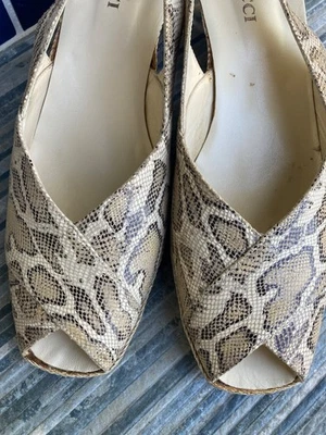 Sesto Meucci Women's Shoes 11M (runs narrow) beige alligator sling-back - Image 1 of 4