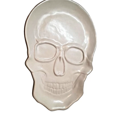 Platos de cena de cerámica mate en forma de calavera ** Chip menor** gótico Halloween macabro Foto 1 de 4