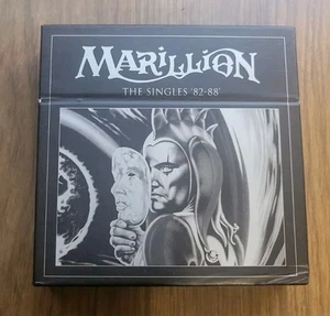 Marillion - The Singles 82-88 12-CD Single Box Set (EMI, 2000) EX - Bild 1 von 23