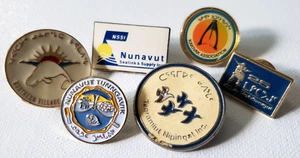 Lot INUIT INUKTITUT Pins Canada Nunavik Nunavut - Picture 1 of 2