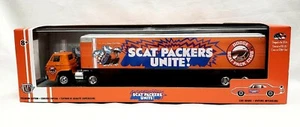 M2 Machines 1970 Dodge L600 COE / 1970 Dodge Super Bee - S35 19-11 / 1:64 - Bild 1 von 3