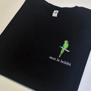 Camisa Saca La Bolsa Perico Pericaso Cosida Bordada Camiseta - Imagen 1 de 11