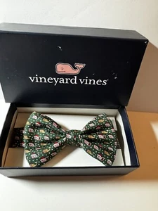 Vineyard  Vines Green Christmas Whale w/ Santa hat  Silk Boys’ Bow Tie NWT - Picture 1 of 3