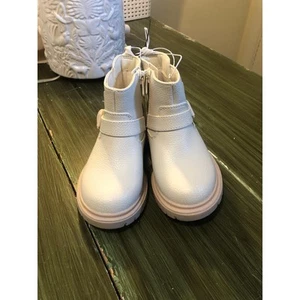 Cat & Jack NWT Toddler Girl Evie Cream Buckle Boots Size 7 - Picture 1 of 6