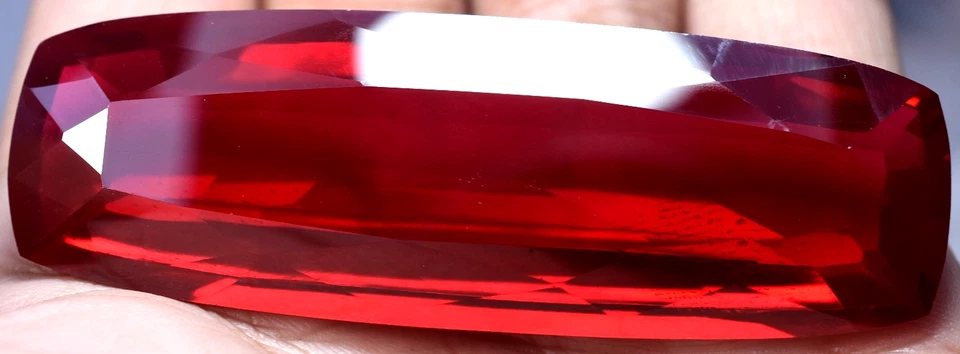 Piedra preciosa suelta natural 220,85 quilates rubí rojo sangre Mozambique certificado GGL Foto 1 de 4