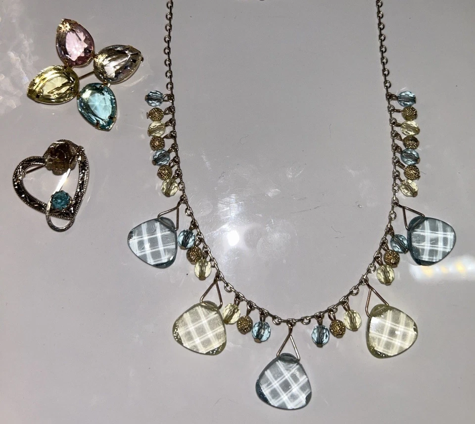 3 件套:粉彩水晶和玻璃水钻项链,雅芳胸针,心形胸针 — 第 1/4 张图片