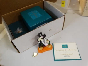 WDCC Magician Mickey “¡On With The Show!” 1997 Escultura miembro, certificado de autenticidad, pin, foto, caja - Imagen 1 de 5