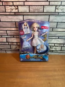 Hasbro Disney Descendants 2 Royal Fashion Mall, 2016 Target Exclusive, QuikShip - Picture 1 of 2