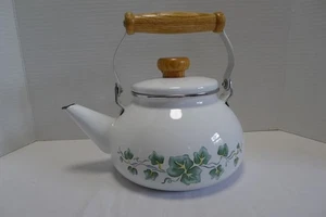 Tetera Corelle Callaway Ivy porcelana esmaltada en acero 2 cuartos - Imagen 1 de 17