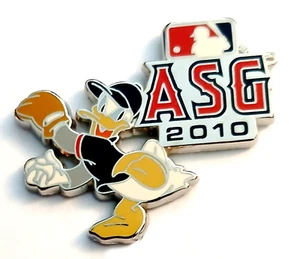Prendedores Disney RARO RETIRADO Prendedor de Lanzamiento del Pato Donald 2010 Juego de Estrellas MLB ASG PIN - Imagen 1 de 4