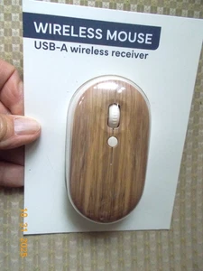 Neue versiegelte kabellose Maus USB-A kabelloser Empfänger, Holzmaserung Design oben - Bild 1 von 2