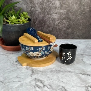 Cherry Blossom Blue Japanese Ceramic Rice Noodle Ramen Bowl w/ Bamboo Lid Trivet - Picture 1 of 5