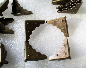 Metal Corners for Boxes Stunning Faux Nails w line design Antique Brass 32x32mm - Picture 1 of 12