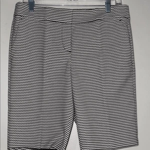 Ann Taylor schwarz-weiße Zickzack-Shorts - Bild 1 von 8