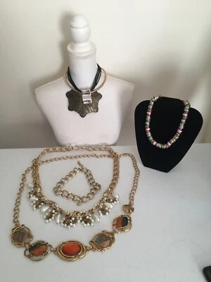 Lote mezcla vintage de collares surtidos. Varios colores, estilos, materiales Foto 1 de 4