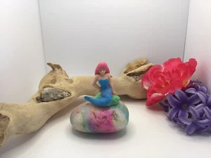 Natural Stone With Vintage Soma Mermaid For Paperweight/Garden/Aquarium - Picture 1 of 4