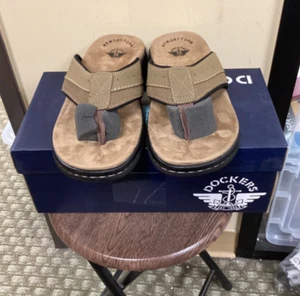 Men New in Box "Dockers" Laguna dark tan flip flops. Size 11M - Picture 1 of 4