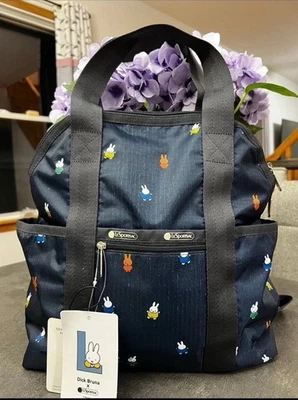 Nuevo con etiquetas Mochila Bolso de Mano Lesportsac Miffy & Friends Dick Bruna 2 Vías Doble Problema Foto 1 de 4