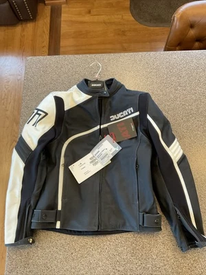 Ducati 77 Donna Damas NUEVA Chaqueta de Cuero Talla 46 #981046046 32 Foto 1 de 4