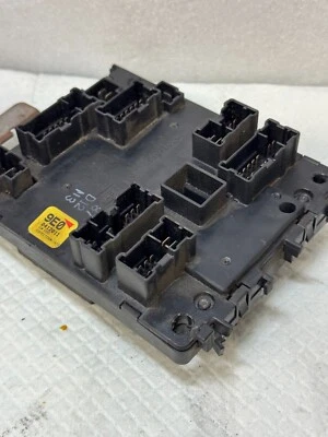 2001 NISSAN ALTIMA 2.4 L FUSE BOX OEM - Image 1 of 4