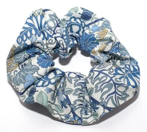 ONE HAND MADE HAIR SCRUNCHIE IN MORRIS LIBERTY PRINT TANA LAWN COTTON FABRIC - Picture 1 of 2
