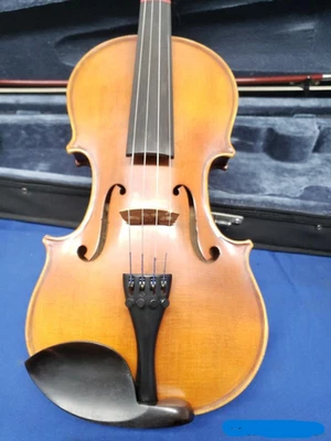 Carlo Robelli 4/4 Violin w/ Case & Bow –Good condition- Minor Case Flaw (0026) - Image 1 of 4