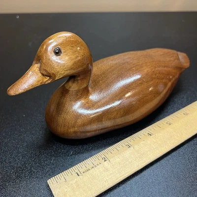 Llave de bote largo Bob Lee, FL tallada a mano pato de madera natural, firmada 9" de largo Foto 1 de 4