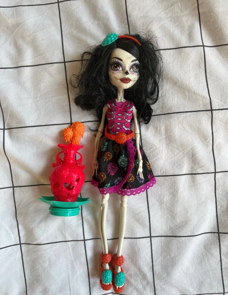 Monster High Skelita Calaveras Art Class  Doll - Image 1 of 1