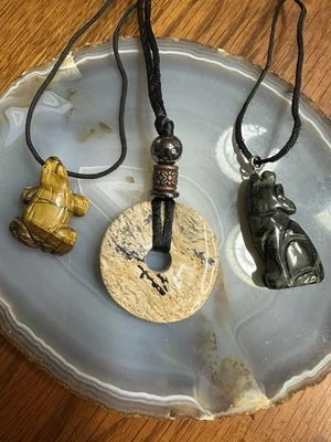 Lot Of 3 Stone Pendant Necklaces On Cords Frog Disk Wolf - Image 1 of 4