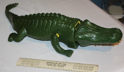 Jogo de terror vintage Ideal Alligator Only 28" de comprimento Gator 1980 Robert Forster - Imagem 1 de 4