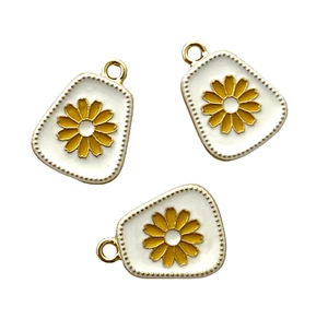 5 Daisy Charms Gold Yellow White Flower 21x16mm Flat Enamel Bead Drops - Picture 1 of 2