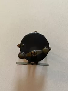 Mulinello da Pesca Vintage Pilastro Rialzato 80 Yds Gomma Nera Dura - Foto 1 di 7
