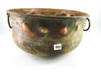 Antica pentola in rame lavorata a mano contenitore in cucina con manici antichi - Immagine 1 di 2