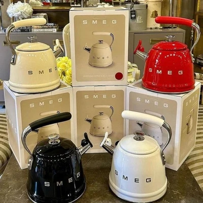 SMEG WKF01SS RETRO 50'S STYLE STOVE TOP WHISTLING KETTLE IN STAINLESS STEEL - Image 1 of 4