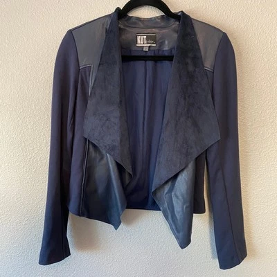 Chaqueta para mujer Kut from the Kloth Ana Moto azul marino imitación cuero cortina abierta frontal pequeña Foto 1 de 4