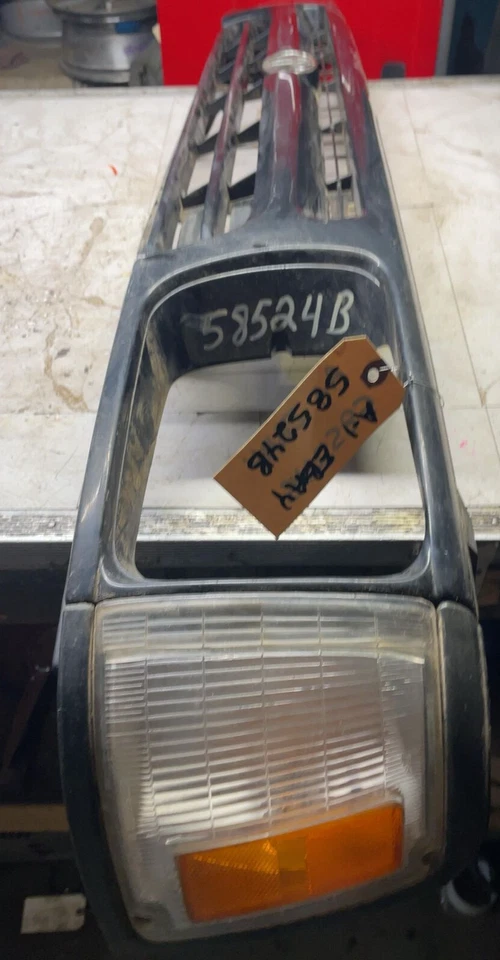 Toyota Pickup 1992-1995 parrilla delantera carcasa inserción negra plástico y luz OEM Foto 1 de 4