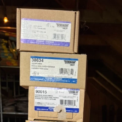 Dobradiça para tampa da caçamba Dorman 38634 compatível com Chevy S10 GMC Sonoma 15660003 - Imagem 1 de 2