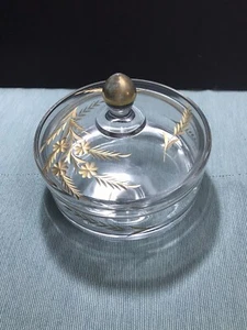 Plato de caramelo de vidrio transparente de colección con cubierta grabado diseño floral adorno dorado - Imagen 1 de 10