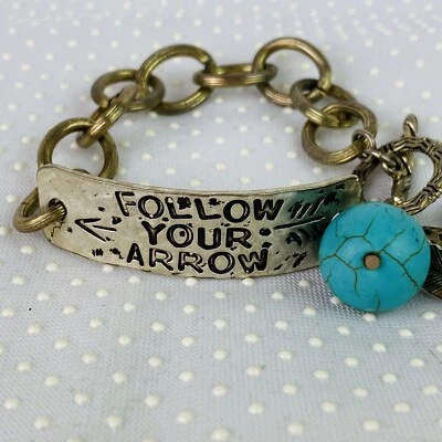 Pulsera Follow Your Arrow tono plata y oro con cuentas cruzadas y flechas 7" Foto 1 de 4