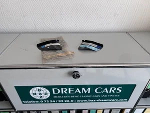 NUEVO NOS Mercedes W108 W109 pieza de cierre pared de cierre L + R Rocker End Piece OEM - Imagen 1 de 17