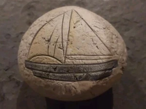 Schiffsbild: Gravur auf massiver Gipskugel: Segelschiff - Bild 1 von 2