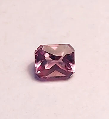 PIEDRA PRECIOSA DE ZULTANITA/CSARITA DIÁSPORA ROJA Y CAMBIO DE COLOR RARA, 100 % NATURAL 1,35 CRT Foto 1 de 4