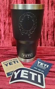 1X NUEVO YETI NUEVO MUESTRA DE TERCEROS SIN TAPAS NI CUBIERTA TAZA PROBADORA GRABADA - Imagen 1 de 11