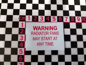 Pegatina de advertencia de ventiladores de radiador pueden comenzar - Etiqueta de motor debajo del capó de automóvil clásico - Imagen 1 de 1