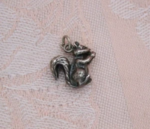 Vintage 3D SQUIRREL EATING A NUT OR AN ACORN Sterling Silver Charm - Picture 1 of 4